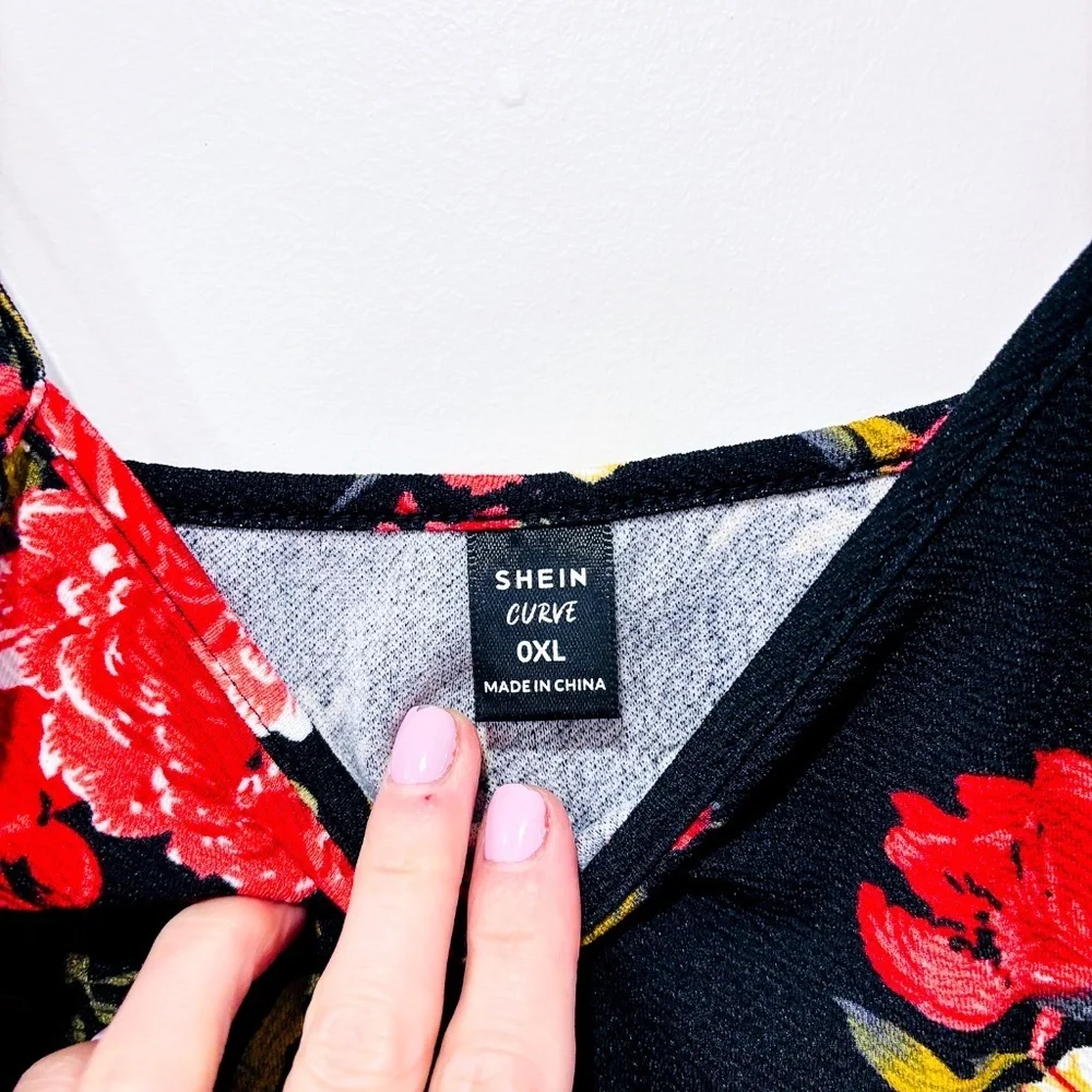 SHEIN Black floral‎ tank top - Picture 4 of 4